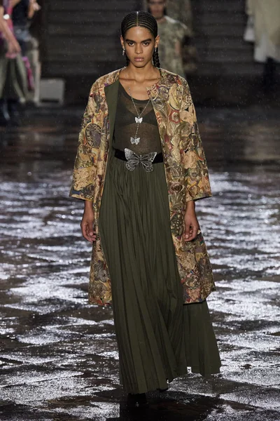 Look 75